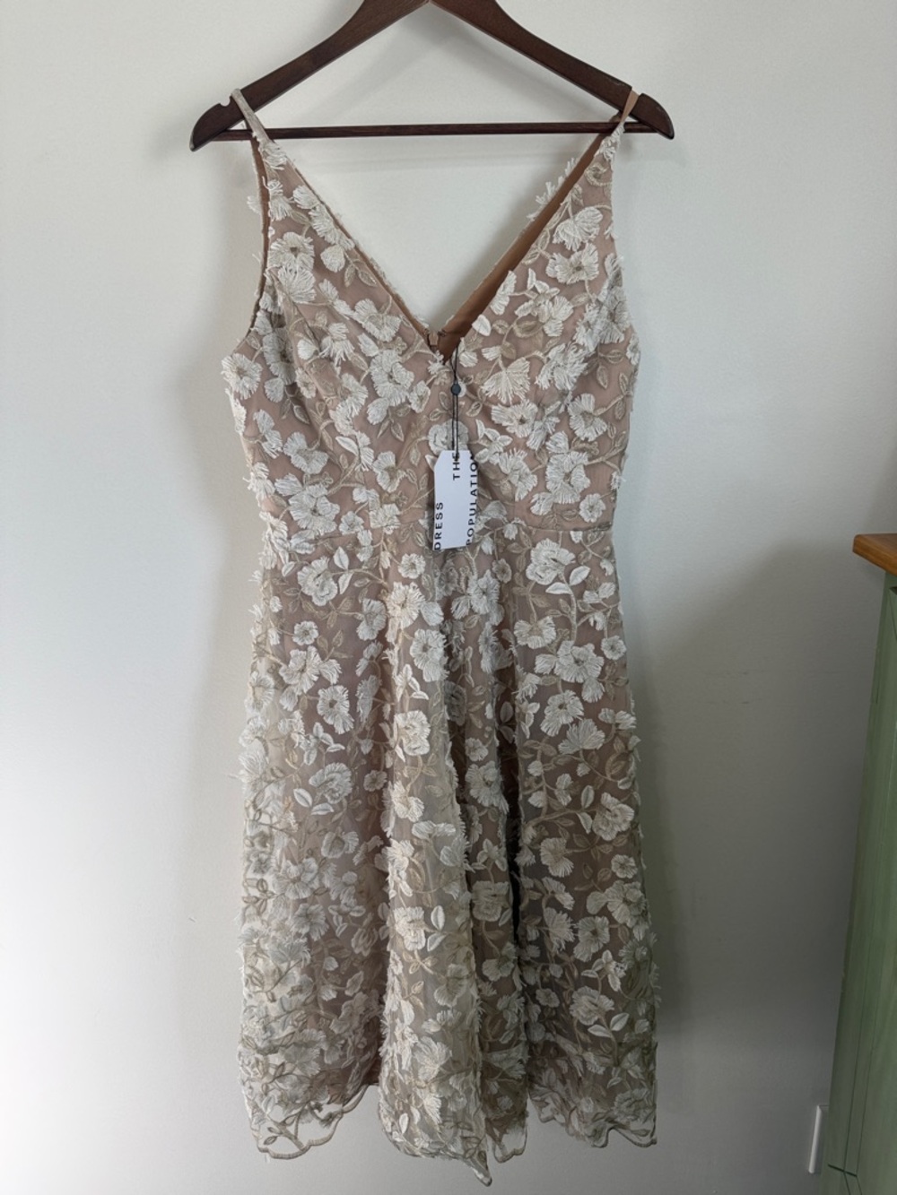 Dress the Population Elisa white/gold Floral Embroidered Cocktail Dress
